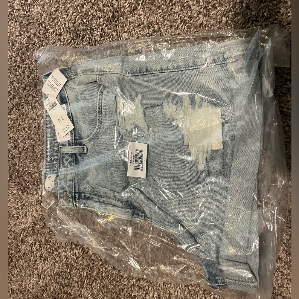 Curvy Ultra High-Rise Ripped Light Acid Wash Denim Mom Shorts